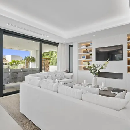 Alejandra - Benahavis Villa Estepona