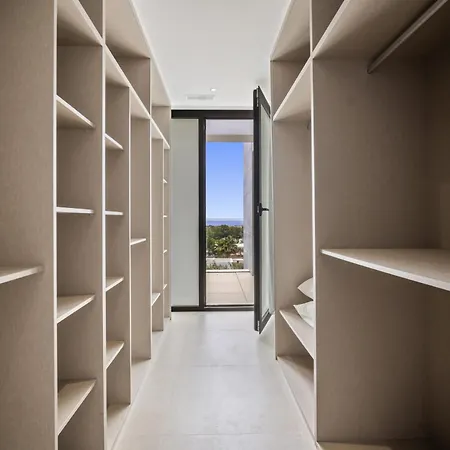 Alejandra - Benahavis Villa Estepona